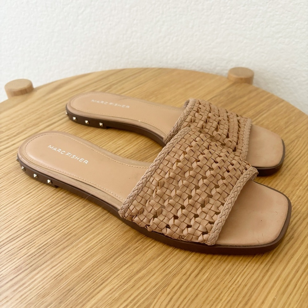 Marc Fisher woven Jeremy studded‎ sandal Size 9